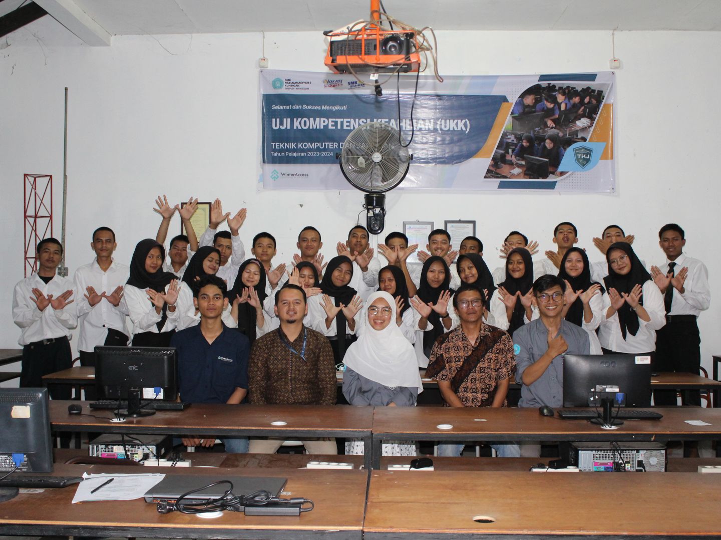 UJIKOM TKJ 2023/2024