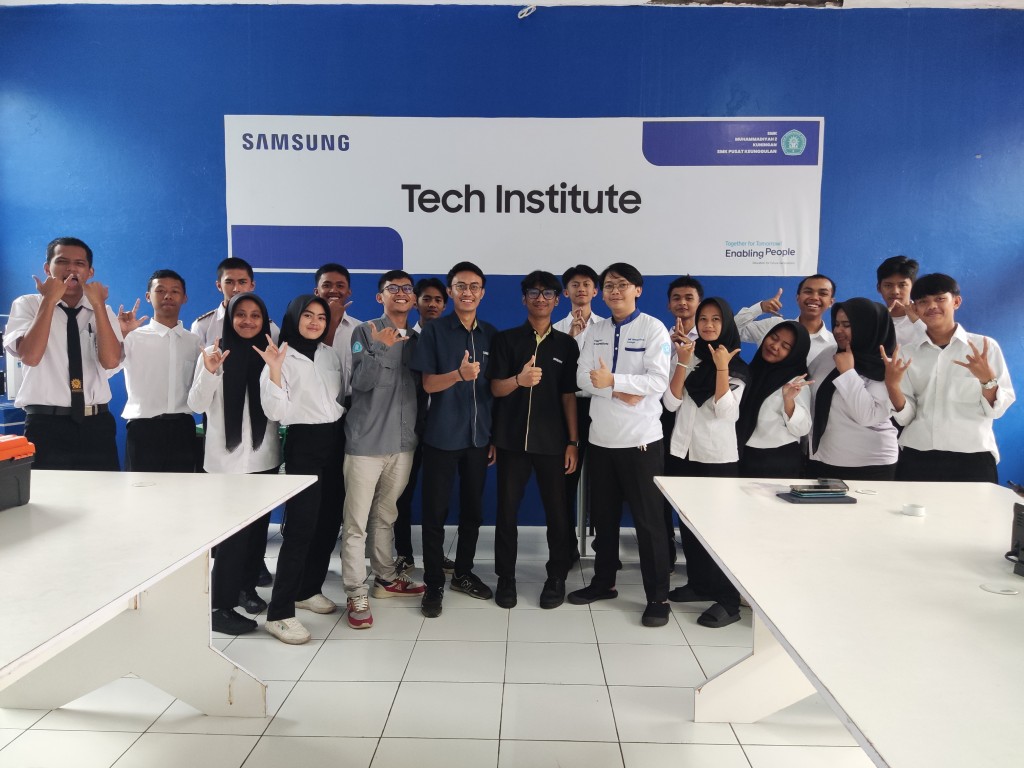 Pelaksanaan Uji Kompetensi Keahlian Program Kelas Samsung Tech Institute